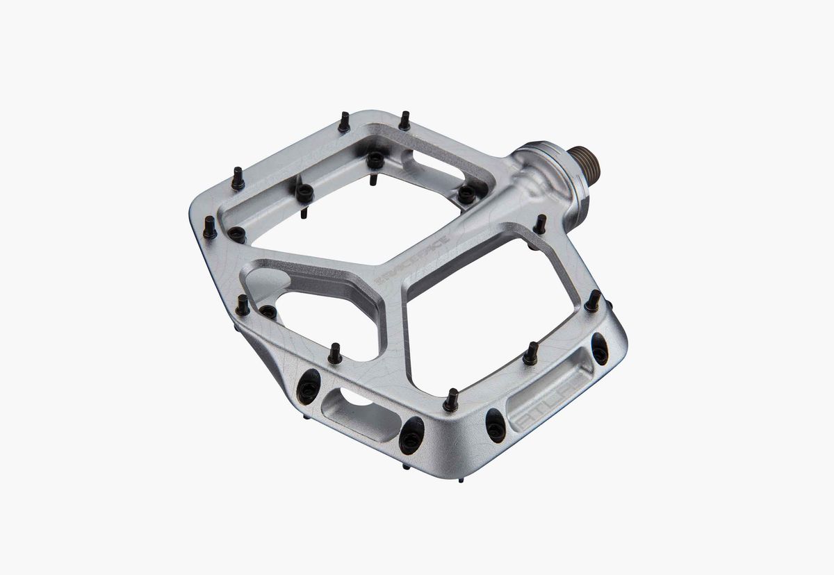 PEDAL RACE FACE ATLAS COLOR PLATA